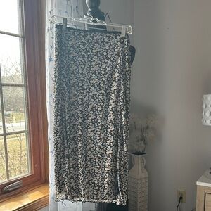 Chic Floral Midi Skirt in Black and White